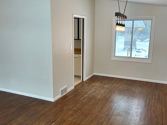 3rd image of 2366 Oak Ln