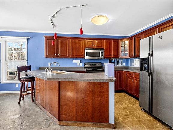 5th image of 70 Walnut St