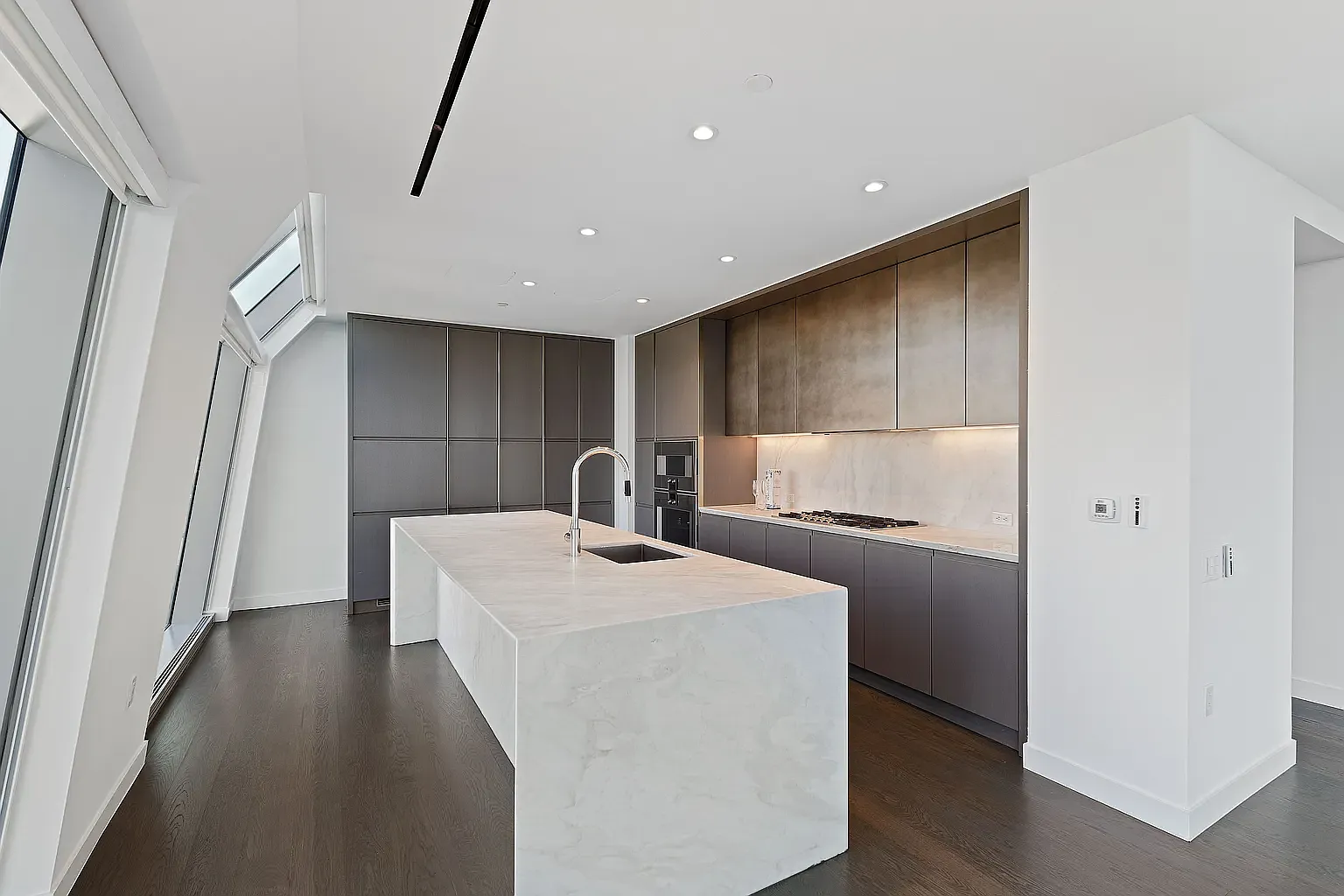 645 West 59th Street — Photo 2