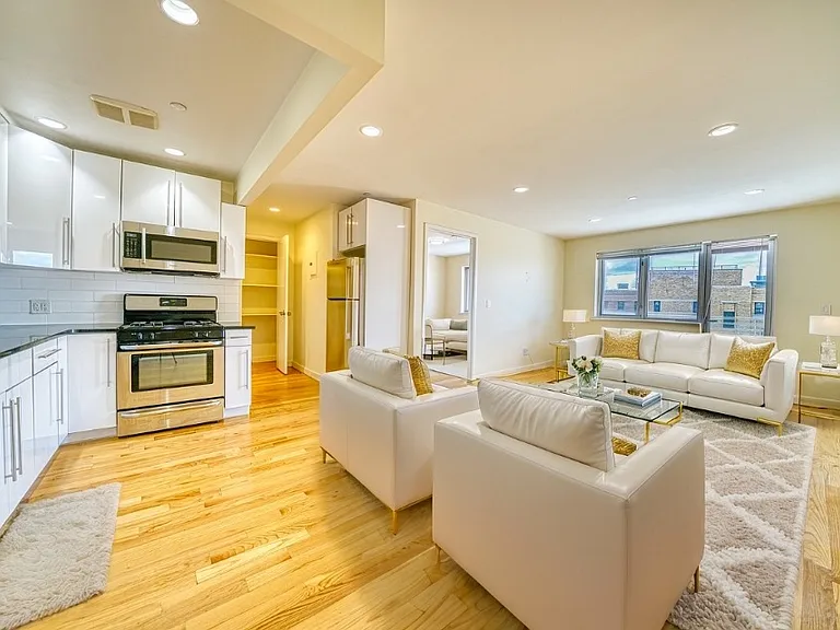 2315 Astoria Blvd #6A — Photo 1