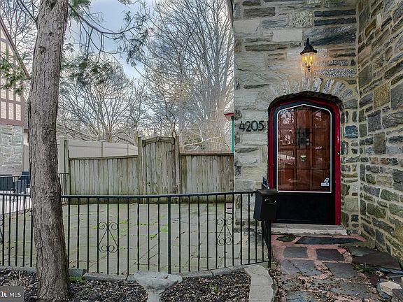 3rd image of 4205 Bloomfield Ave