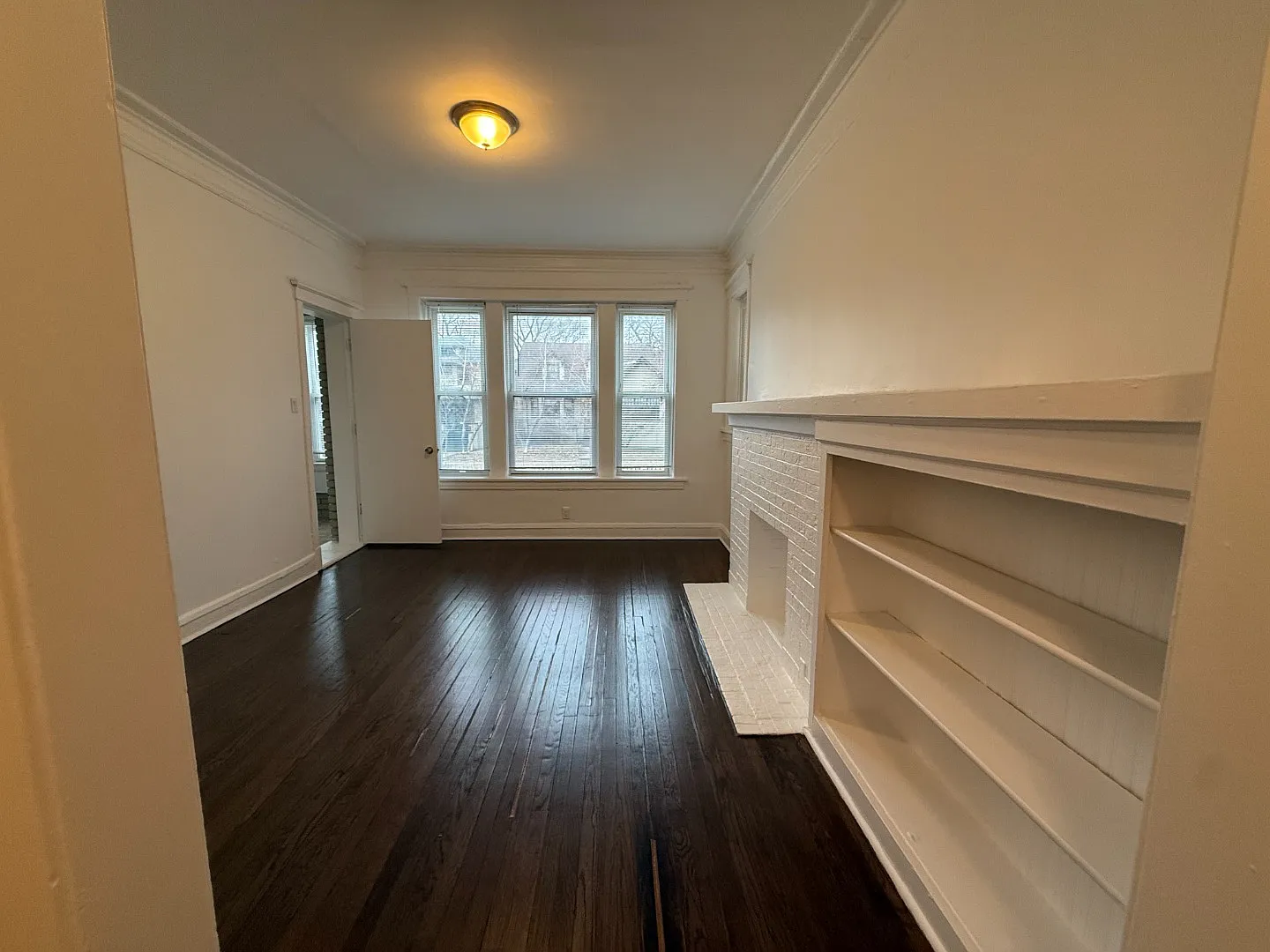 Rogers Park 2 Bed 1 Bath/ Dog Friendly / First Floor Unit — Photo 4