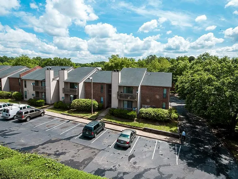 Sharonridge Apartments — Photo 9