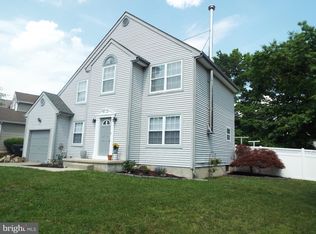 2 Morris Dr, Sicklerville, NJ 08081