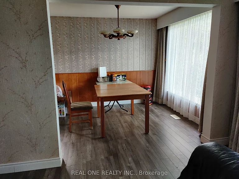 9 Lisburn Cres #UPPER — Photo 24