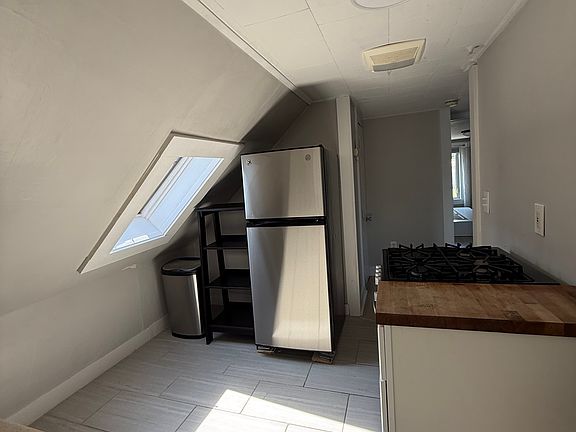 5th image of 394 Main St #3