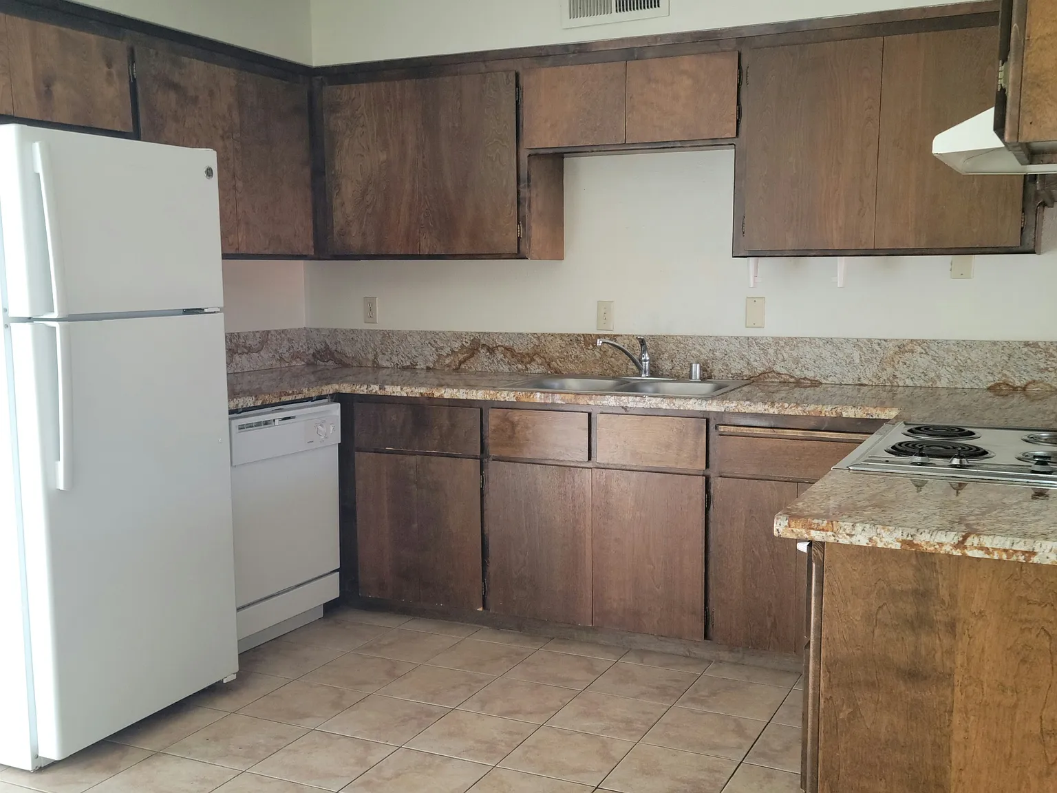 1166 Hobart St — Photo 2