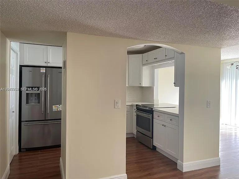 9401 Evergreen Pl #103 — Photo 5