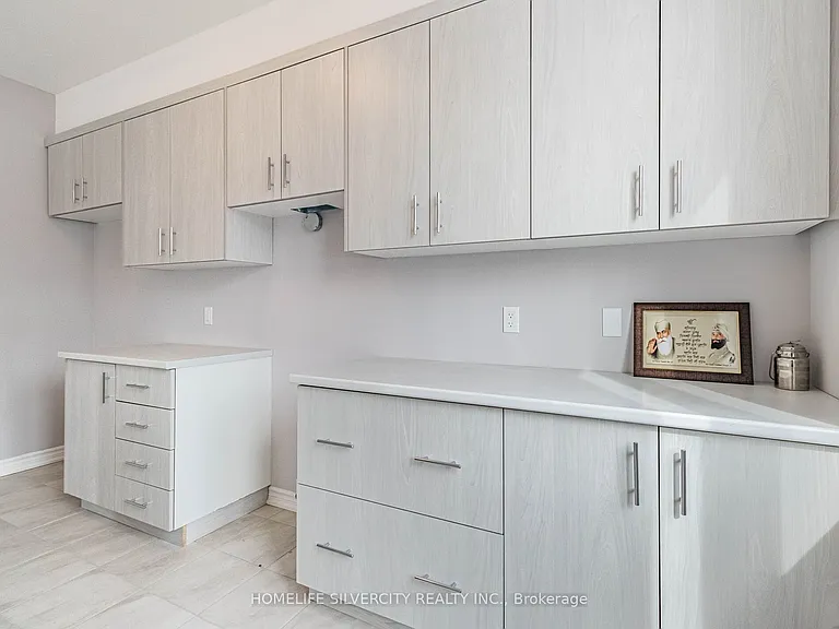 215 Southworth St N — Photo 16