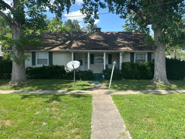 810 E 7th St, Centralia, IL 62801