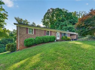166 Town Ln, Mount Airy, NC 27030