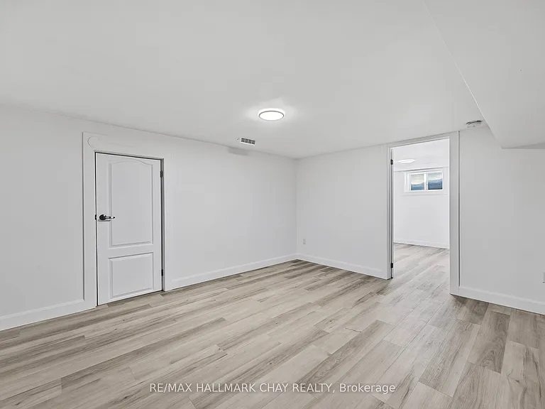 204 Tupper St W #LOWER — Photo 10