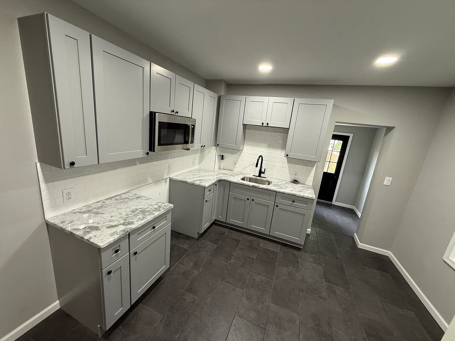 3 bed, 1.5 bath, 1200 sqft, $2,200 — Photo 3