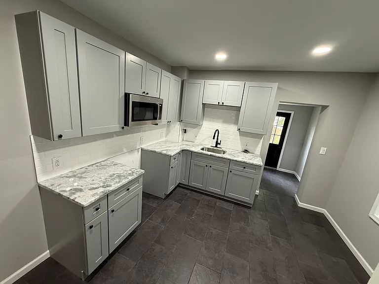 2425 Forest St — Photo 3