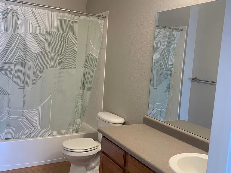 Upstairs 2nd bathroom