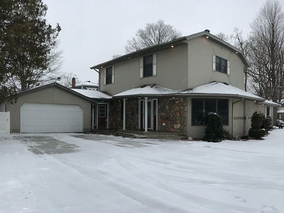 Corner lot-first view