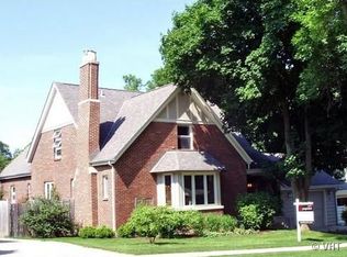 420 Phillips Ave, Glen Ellyn, IL 60137