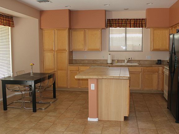 4th image of 11610 W Edgemont Ave