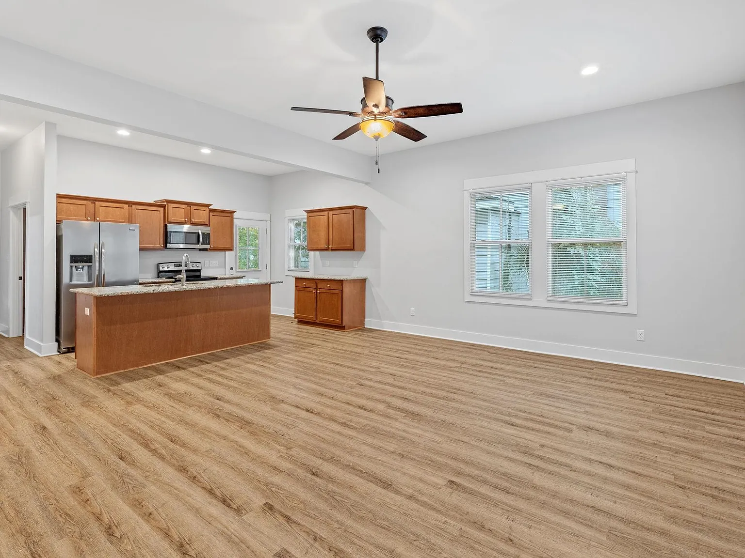 2 bed, 2.0 bath, 1500 sqft, $1,600 — Photo 3