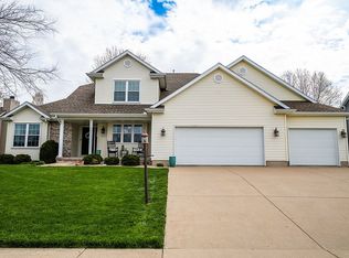 814 Wellington Dr, Washington, IL 61571