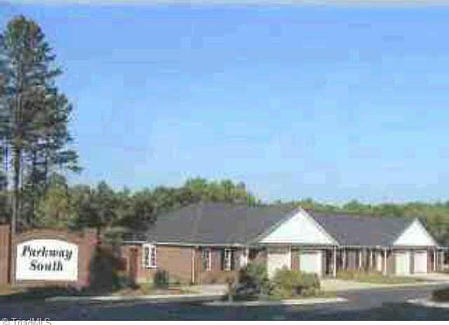 1st image of 3140 Zoo Pkwy #202