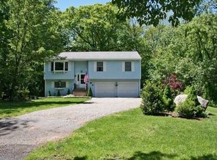 17 Huckleberry Acres Rd, East Hampton, CT 06424