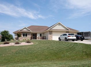 3208 W Plaza Dr, FRANKLIN, WI 53132