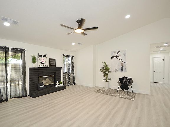 4th image of 4952 E Huntington Ave