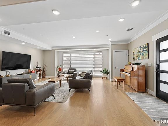 3rd image of 23 Lasher Lane