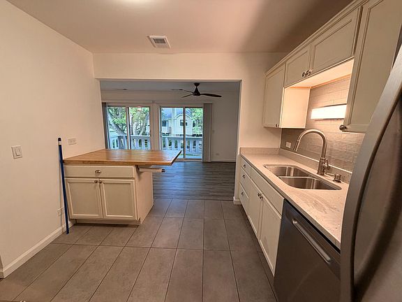 5th image of 270 Kings Mill Ct Unit B2