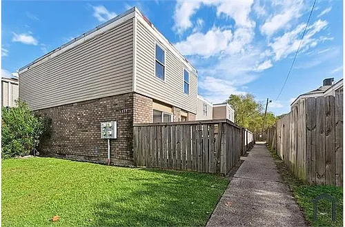 6859 Mayo Blvd #C Photo 1
