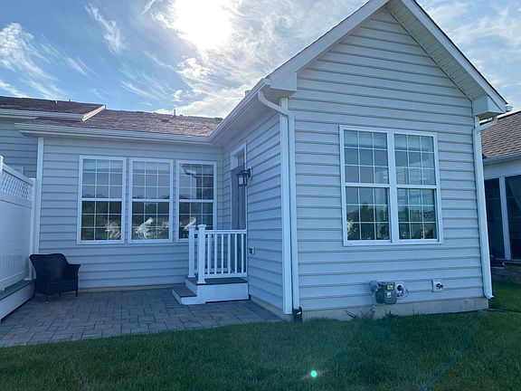 5th image of 809 Moorings Cir