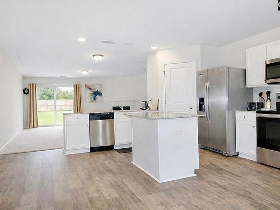 4th image of 133 Findlay Cir