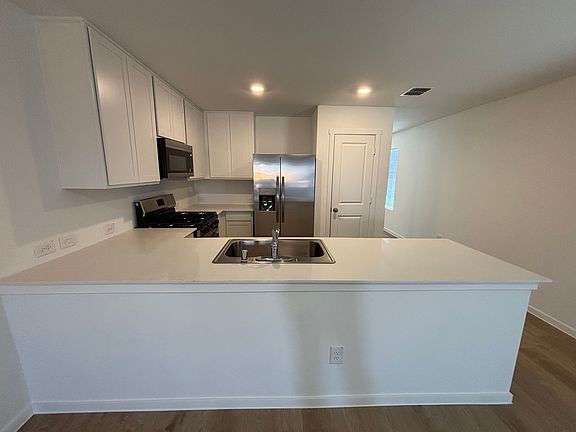 5th image of 1811 Sanderling St