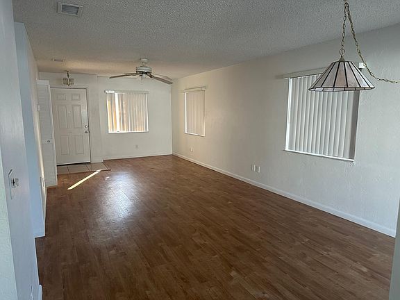3rd image of 48 Lake Forest Pl