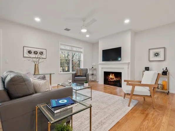 50 Coppersmith Way #211, Canton, MA 02021