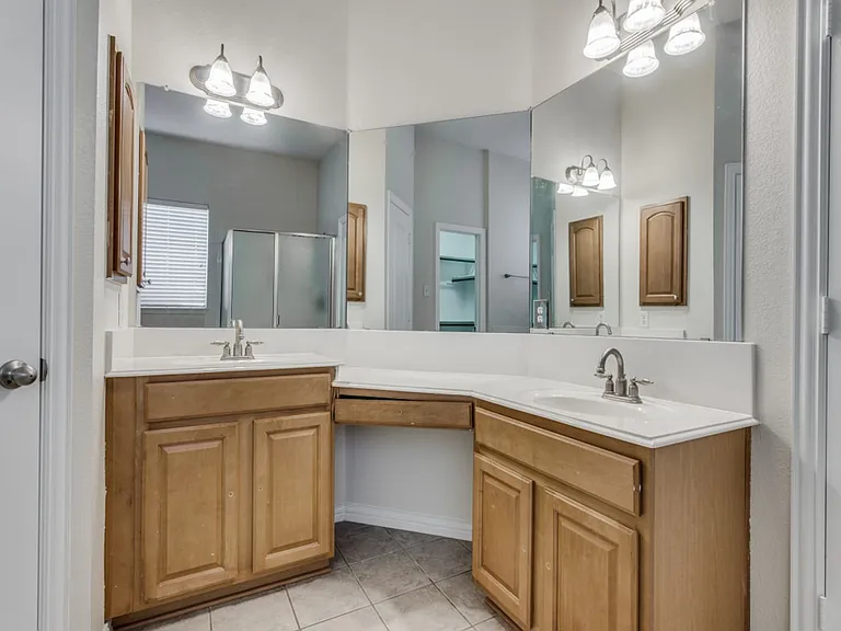1901 Templegate Dr — Photo 12