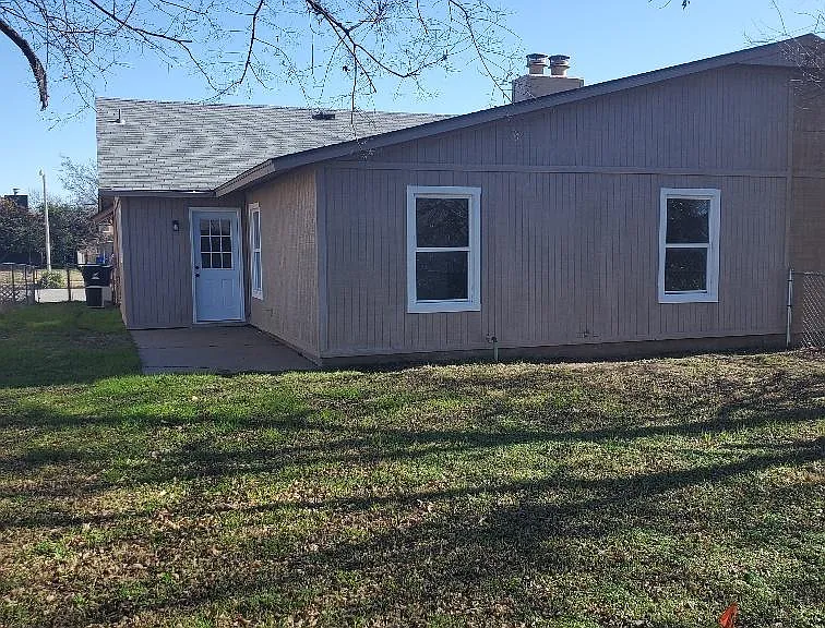 1024 N Oak Ct — Photo 3