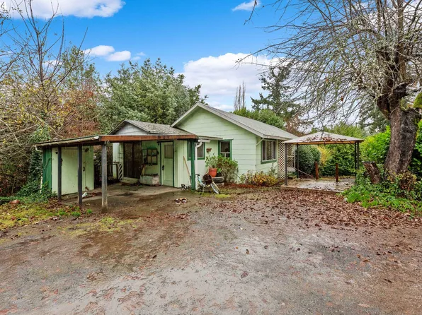 355 S Folsom Ct, Coquille, OR 97423