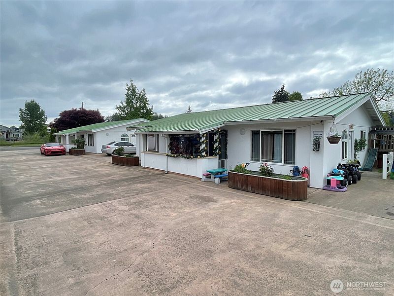 4th image of 109 4th Avenue SE
