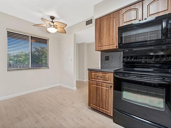 4th image of 7286 Huntington Lane #405