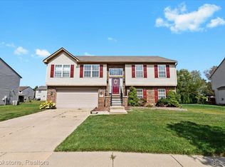 38994 Nottingham Dr, Romulus, MI 48174