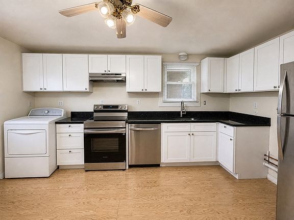 2nd image of 128 Norfolk St #1
