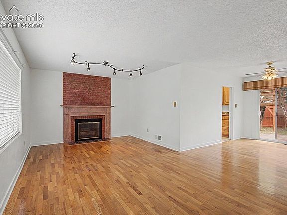 3rd image of 1426 E Cache La Poudre St