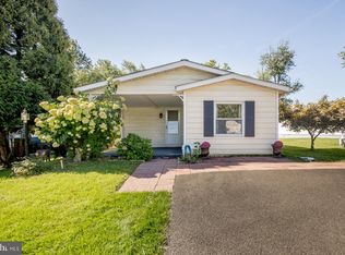 613 Stream View Dr, North Wales, PA