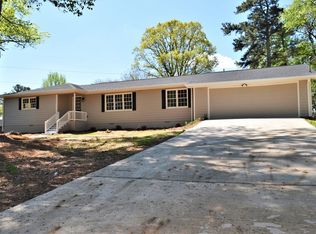 25 Pine Chase Dr, Carrollton, GA 30116