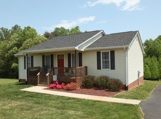 608 Cornfield Ln, Appomattox, VA 24522