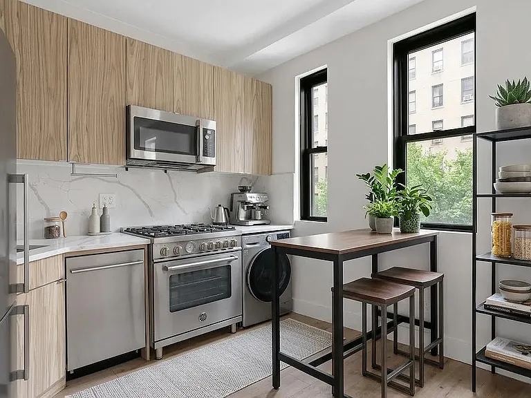 138 E 38th St #8C — Photo 2