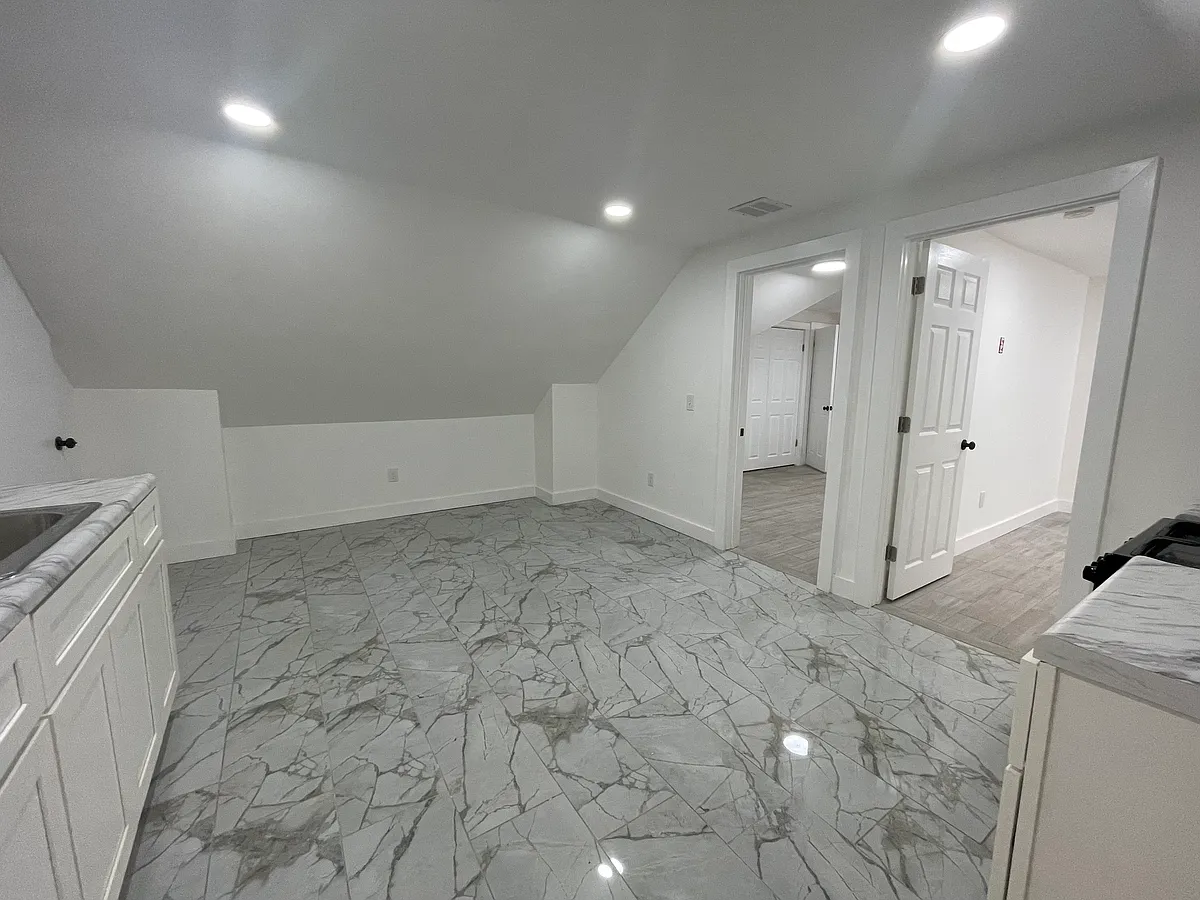 Building Photo - 148 Chilton St #3