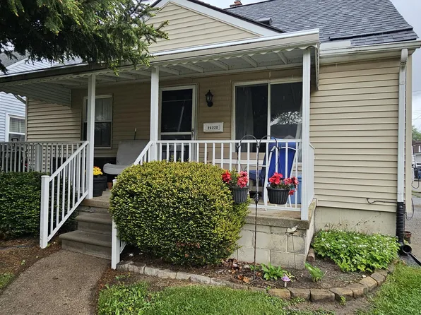 26220 Winton St, Saint Clair Shores, MI 48081